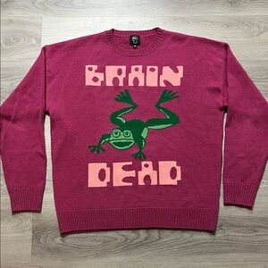 🔥🧠💀Brain Dead Men's Magenta Sweater with Green Frog Graphic. Size XL.